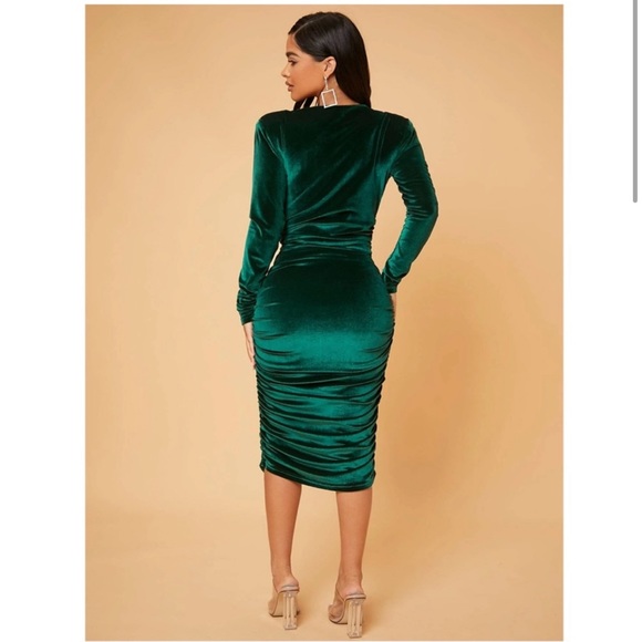 Women’s Velvet Deep V-Neck Long Sleeve Ruched Dress